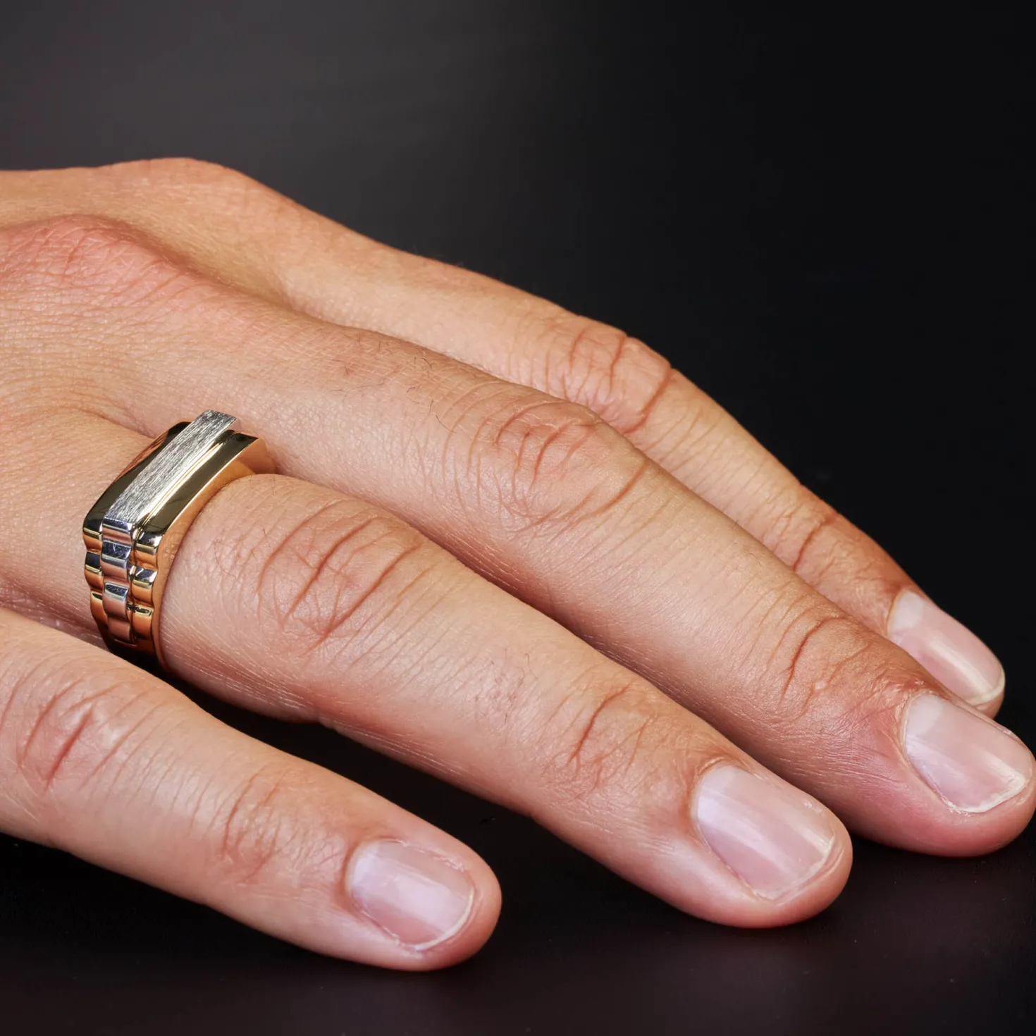 Herrenring aus 585 Gold Gelbgold mit Streifen aus 585 Weißgold Ring für Männer